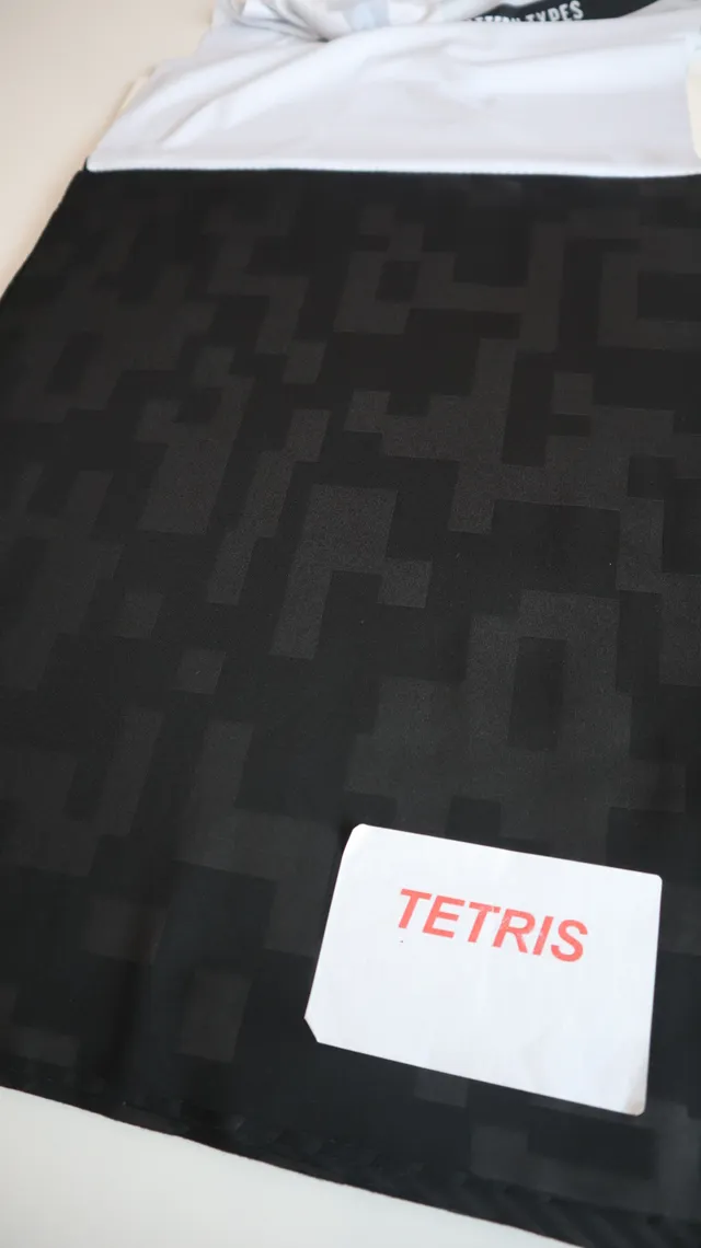 Frequency print on performance sportswear fabric, tonal pattern knitted into the surface — 1