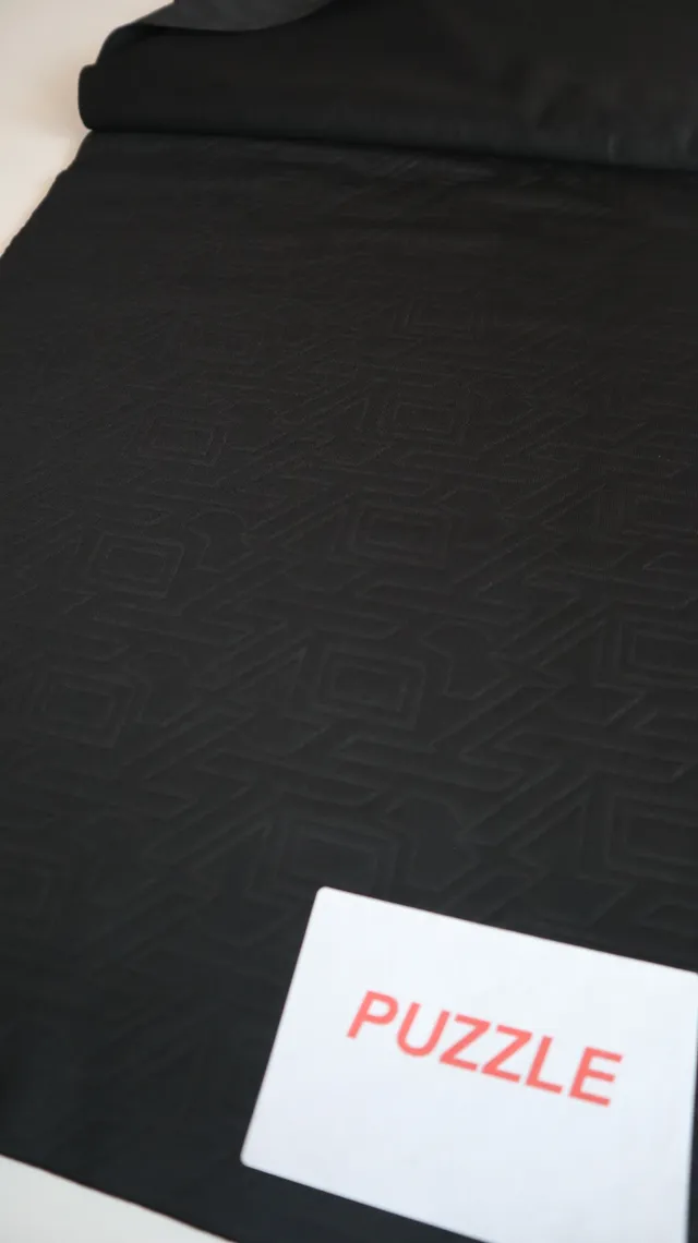 Frequency print on performance sportswear fabric, tonal pattern knitted into the surface — 6