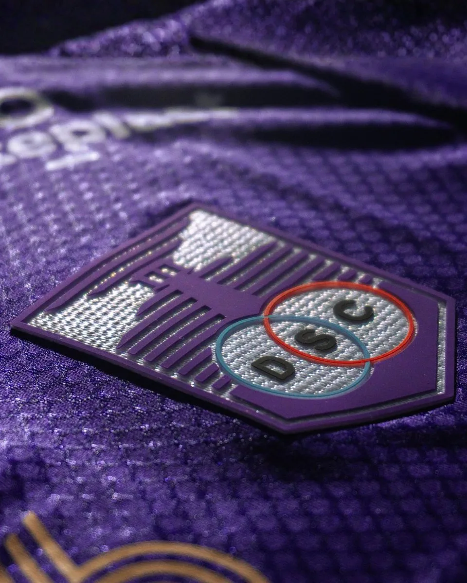Custom logo applied to sportswear — 3D embroidery, flat embroidery and UV DTF