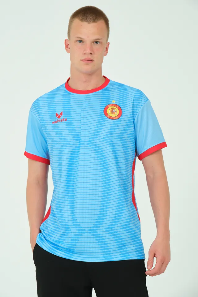 Custom sportswear kit worn by a model, manufactured under a private label — 14