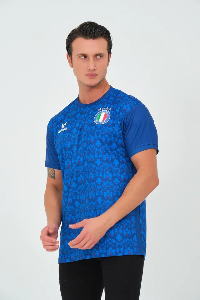 Custom sportswear kit worn by a model, manufactured under a private label — 9